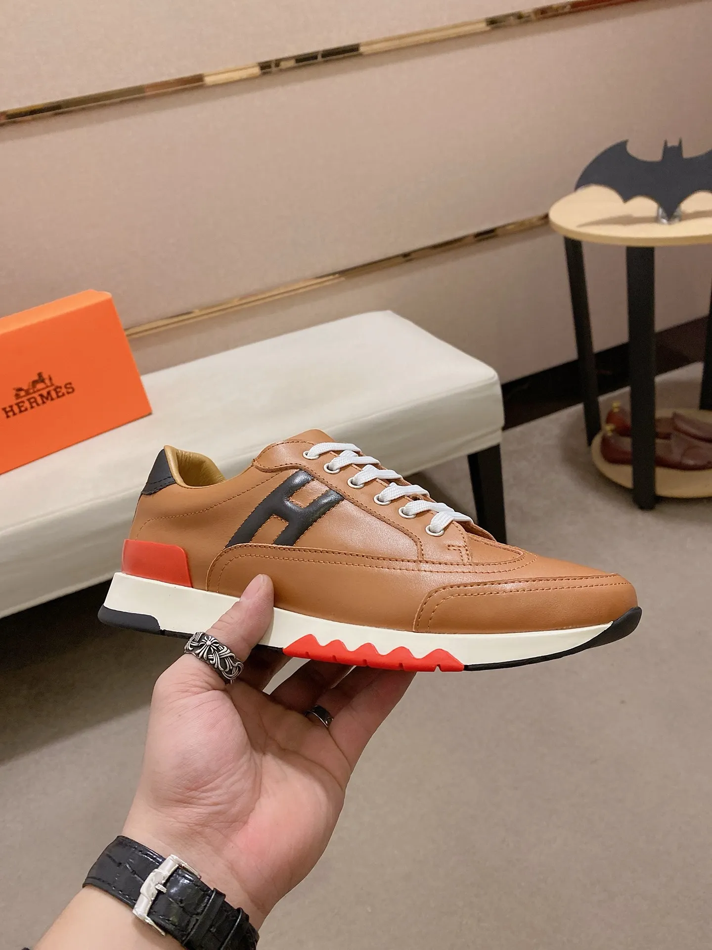Ex-factory price: 500💰《HERMES》【Classic original single version】Hermès; top 🔝purchasing agent🔍🔍men's latest 🇺🇸sold simultaneously, original imported from Italy ▲▲first-layer cowhide ▲▲ (high-end, nobility and class) ) Exquisite workmanship (Italian 🇮🇹 imported water-dyed 🐂 cowhide lining) sole: original sole provided by the original factory, ⚠️exclusive double-layer activity·TPR·rubber·combined molded outsole; super comfortable·wear-resistant·non-slip·environmental protection The real thing is more beautiful when photographed in kind (high quality, following orders), you can come in and out at will * Number of yards: 38·39·40·41·42·43·44# (can be customized 45.)